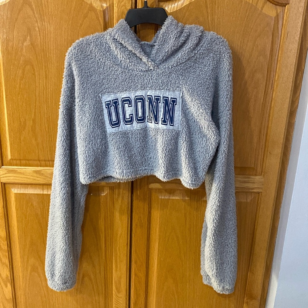 UConn Sherpa oversized crop top. Size medium. Runs big.